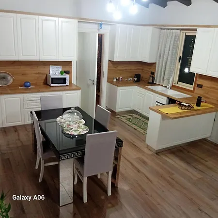 Raffaello's * Vlorë