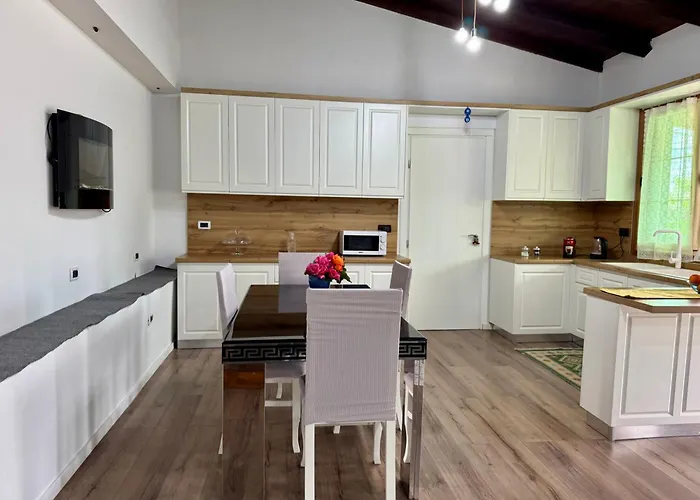 Raffaello's * Vlorë