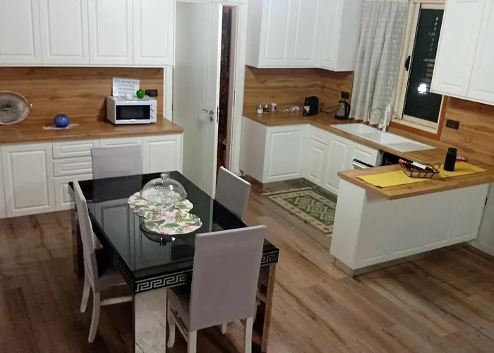 Raffaello's * Vlorë